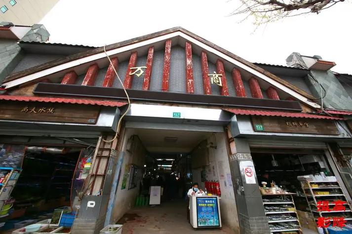 "沿街店鋪▲"二手貨市場(chǎng)"底樓日用百貨店鋪▲"二手貨市場(chǎng)"二樓服飾,鞋